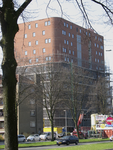 907796 Gezicht op de bouw van de woontoren ('De Premier'), op de noordzijde van het nieuwbouwproject 'De Binnenhof', ...